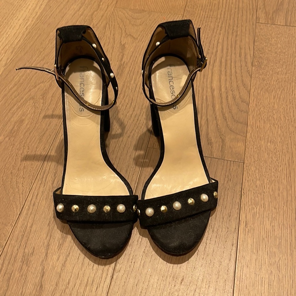 Black heels with pearls